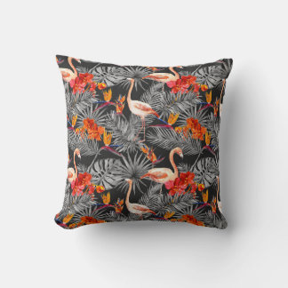 Coussin Flamant rose et fleurs, motif monochrome.