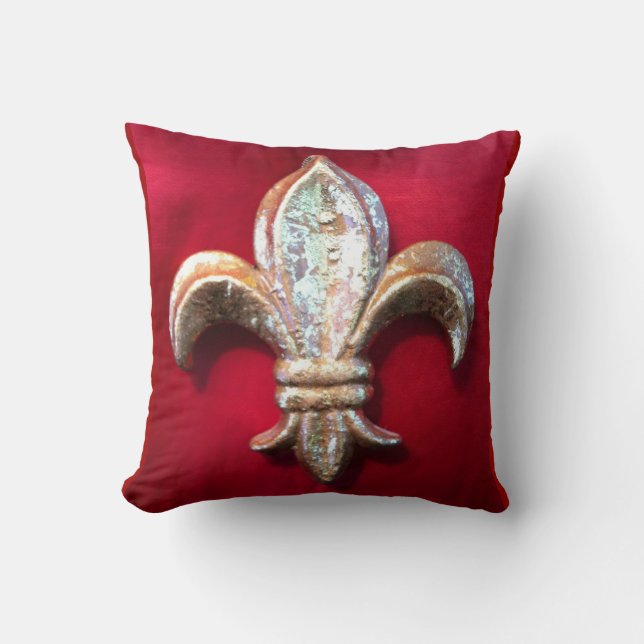 Coussin Fleur-De-lis d'or contre la terre rouge foncé (Recto)