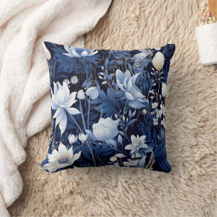 Coussin Fleurs blanches et bleu poussiéreux sur fond bleu
