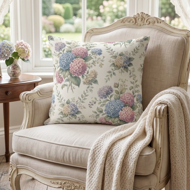 Coussin Fleurs d'hortensia délicates  (Créateur téléchargé)
