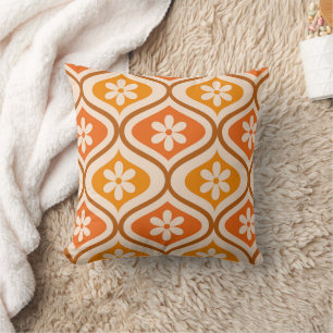 Coussin Fleurs rétro sur fond orange et motif ogee ambre