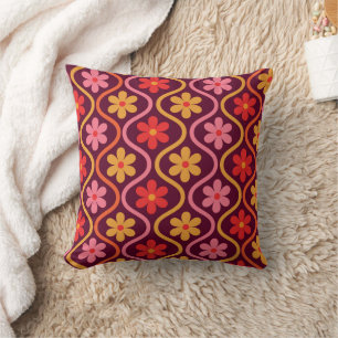 Coussin Fleurs roses, rouges et orange sur motif ogee rétr