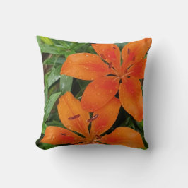 Coussin Fleurs rouges-orange avec feuilles verts