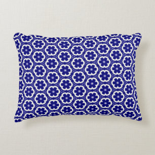 Coussin floral bleu foncé et blanc