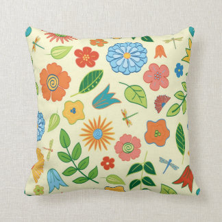 Coussin Floral et libellule modelés