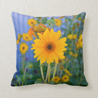 Coussin floral jaune