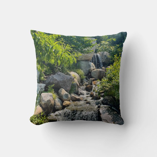 Coussin Flux forestier paisible Cascade verdoyante (Recto)
