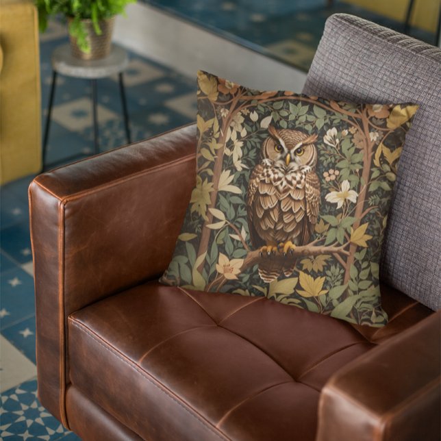 Coussin Forêt majestueuse de chouette à cornes (Créateur téléchargé)