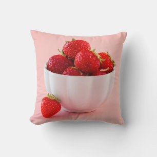 Coussin Fraises rouges fraîches dans un bol blanc rose été