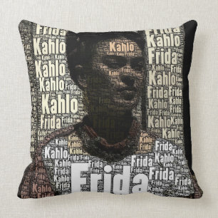 Coussin Frida Kahlo marquant avec des lettres le portrait