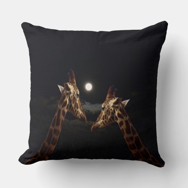 Coussin Giraffe Love In the Moonlight (Recto)