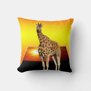 Coussin Giraffe Sunshine Popout Art Throw Cushion.