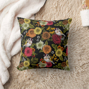 Coussin Goldfinches dans le jardin sur noir