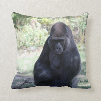 Coussin Gorille intense de regard fixe