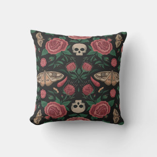 Coussin Gothique Floral et Motif de papillon avec crânes