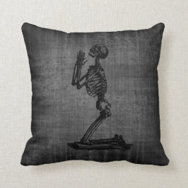 Coussin gothique squelettique attaquant foncé