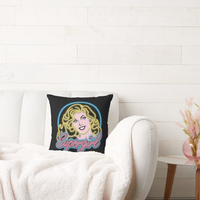 Coussin Graphique des lumières de Neon Retro Supergirl (Canapé)