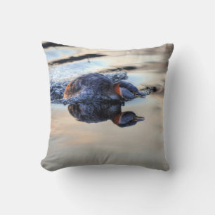 Coussin Grebe à cou rouge pour les amateurs de faune et d'