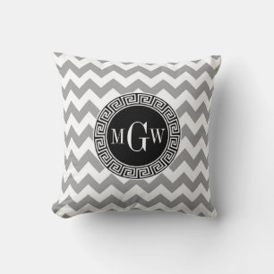 Coussin Gris Blanc Chevron Noir Clé Grecque 3 Monogramme