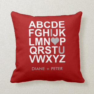 Coussin gris blanc rouge d'amour de coeur