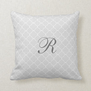 Coussin gris de monogramme de motif de Quatrefoil