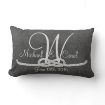 Coussin gris personnalisé de famille de monogramme