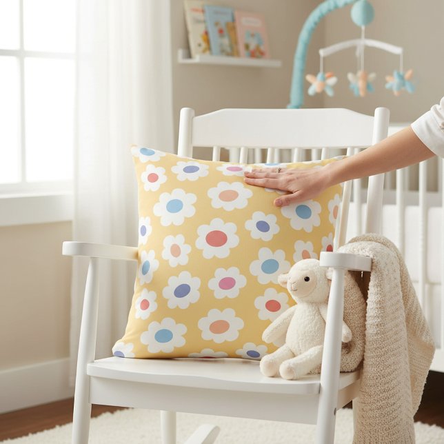 Coussin Groovy Flower Power Baby Nursery Throw Pillow (Créateur téléchargé)