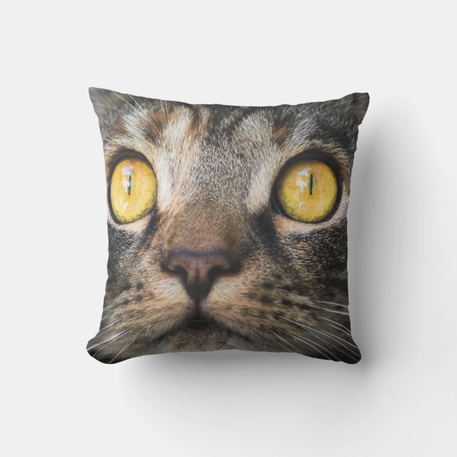 Coussin Gros plan de chat avec Yellow Eyes (Recto)