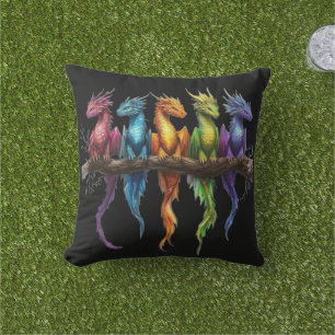 Coussin Groupe Arc-en-ciel de bébés dragons sur fond noir