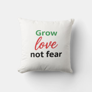 Coussin Grow Love Not Fear Typography Design