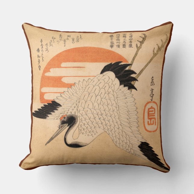 Coussin Grue blanche volant sur le disque du Soleil (Recto)