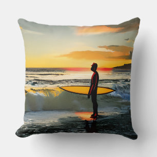Coussin Guy sur la plage avec coucher de soleil sur le Sur