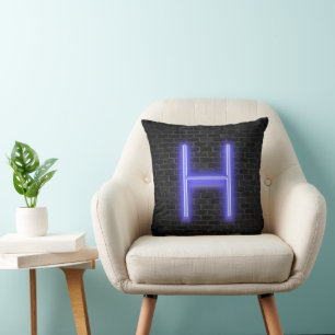 Coussin H Initiale À Neon Marquee Sur Brique