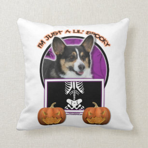 Coussin Halloween - juste un Lil éffrayant - corgi