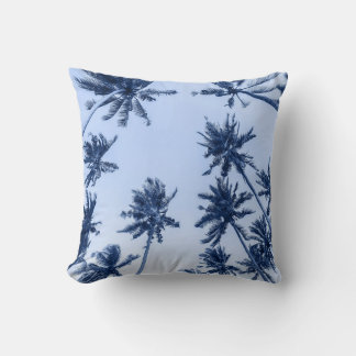 Coussin Hauts palmiers, ciel bleu clair.
