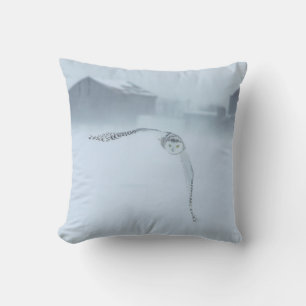 Coussin Hibou des neiges en vol en hiver