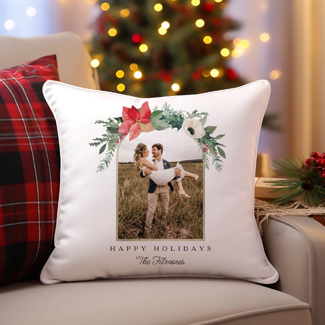 Coussin Hiver Arc Floral Happy Holidays Photo (Winter Floral Arch Happy Holidays Photo Throw Pillow)