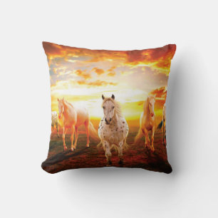 Coussin Horses at sunset throw pillow