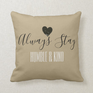 Coussin humble et aimable toujours de séjour de