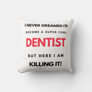 Coussin I Never Dreamed I'd Become A Super Cool Dentist 2
