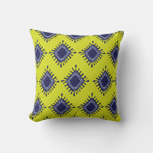 Coussin Ikat Tribal : Motif moderne et élégant.