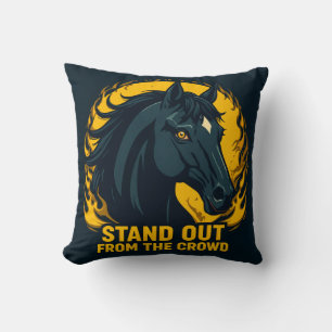 Coussin Illustration de cheval noir avec design enflammé