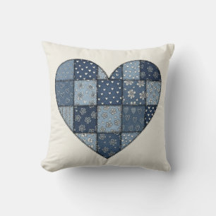 Coussin Illustration de cœur en patchwork de denim bleu ru
