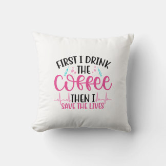 Coussin Infirmière cadeau d'abord je bois le café