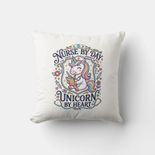 Coussin Infirmière Licorne de jour Licorne de cœur Fond bl