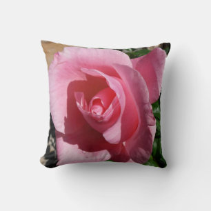 Coussin Jardin ensoleillé de roses roses floral