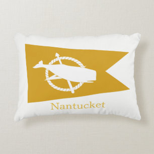 Coussin jaune de drapeau de baleine de Nantucket