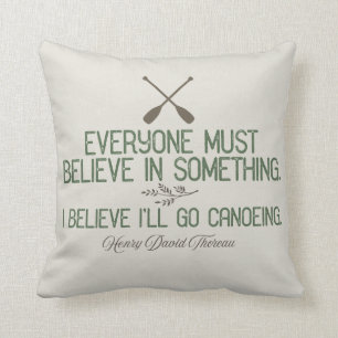 Coussin Je crois que j'irai en canoë   Citation Thoreau