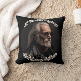 Coussin Je ne vieillis pas juste en devenant un classique