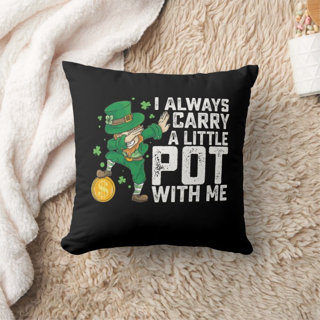 Coussin Je Porte Toujours Un Petit Pot Avec Moi, St Patric (Couverture)